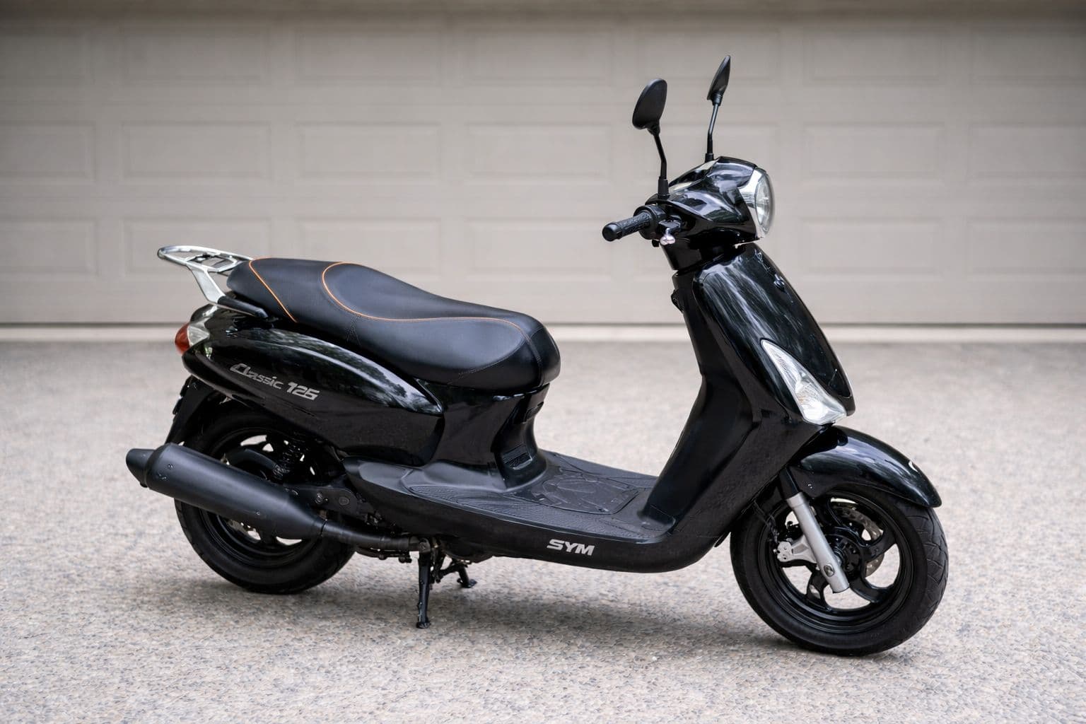 Honk Hire Co classic black scooter